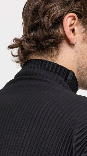 HOMME PLISSÉ BLACK MOCKNECK