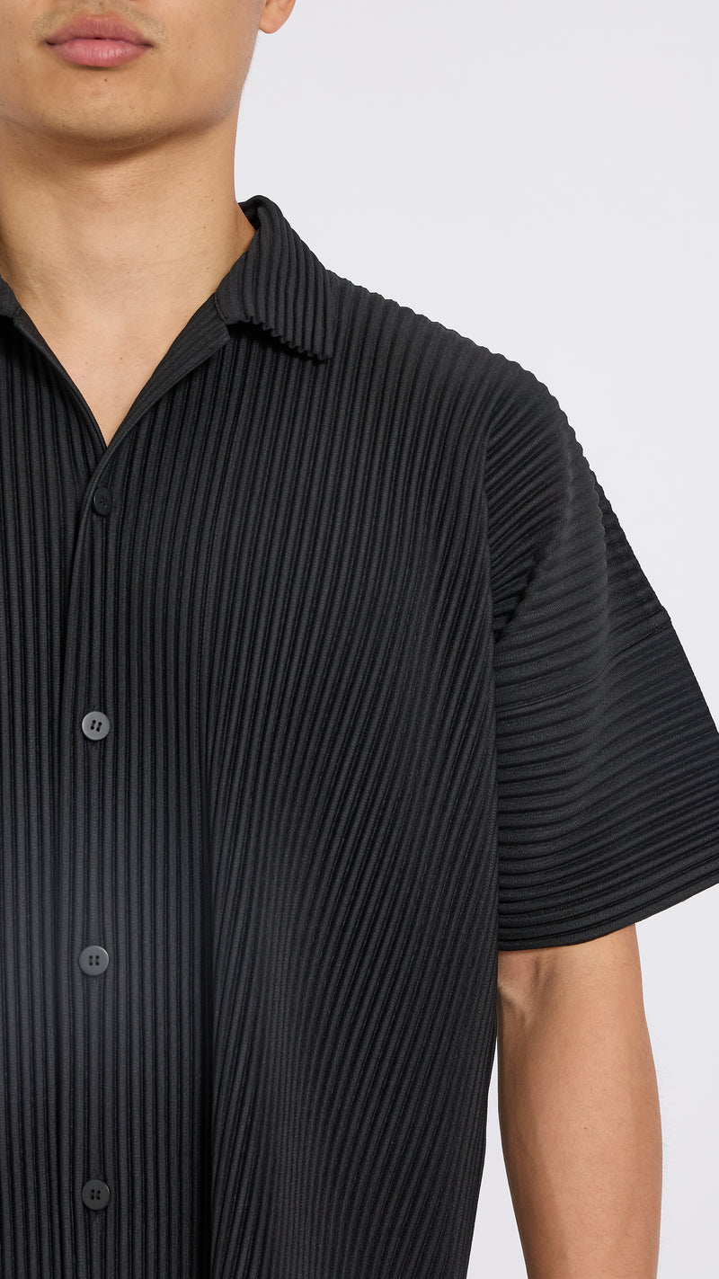 HOMME PLISSÉ ISSEY MIYAKE 半袖シャツ ブラック3 HOMME PLISSÉ ISSEY MIYAKE BLACK MAY SHIRT – AREA+001