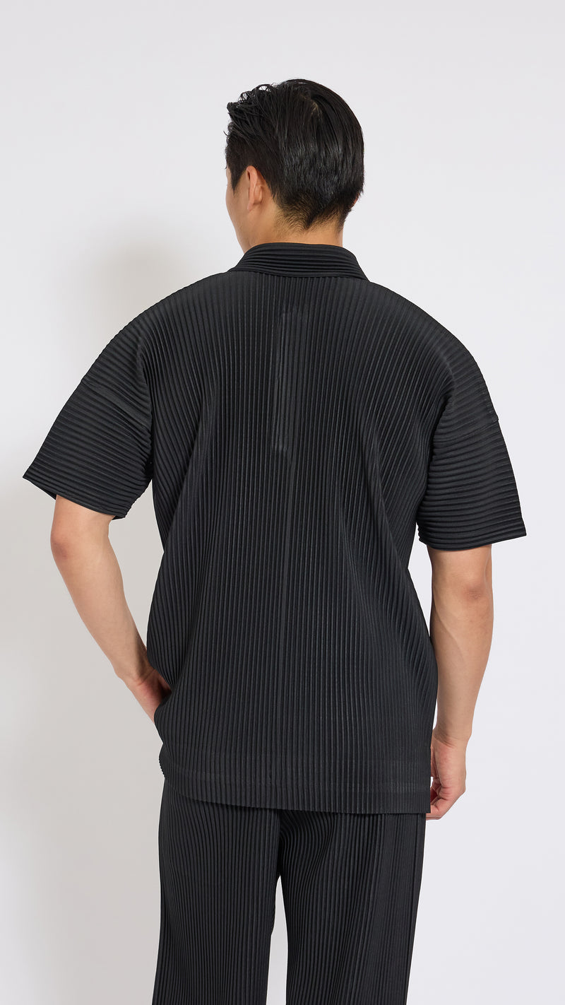 HOMME PLISSE ISSEY MIYAKE BLACK JUNE POLO – AREA+001