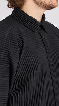 HOMME PLISSÉ BLACK OCTOBER SHIRT
