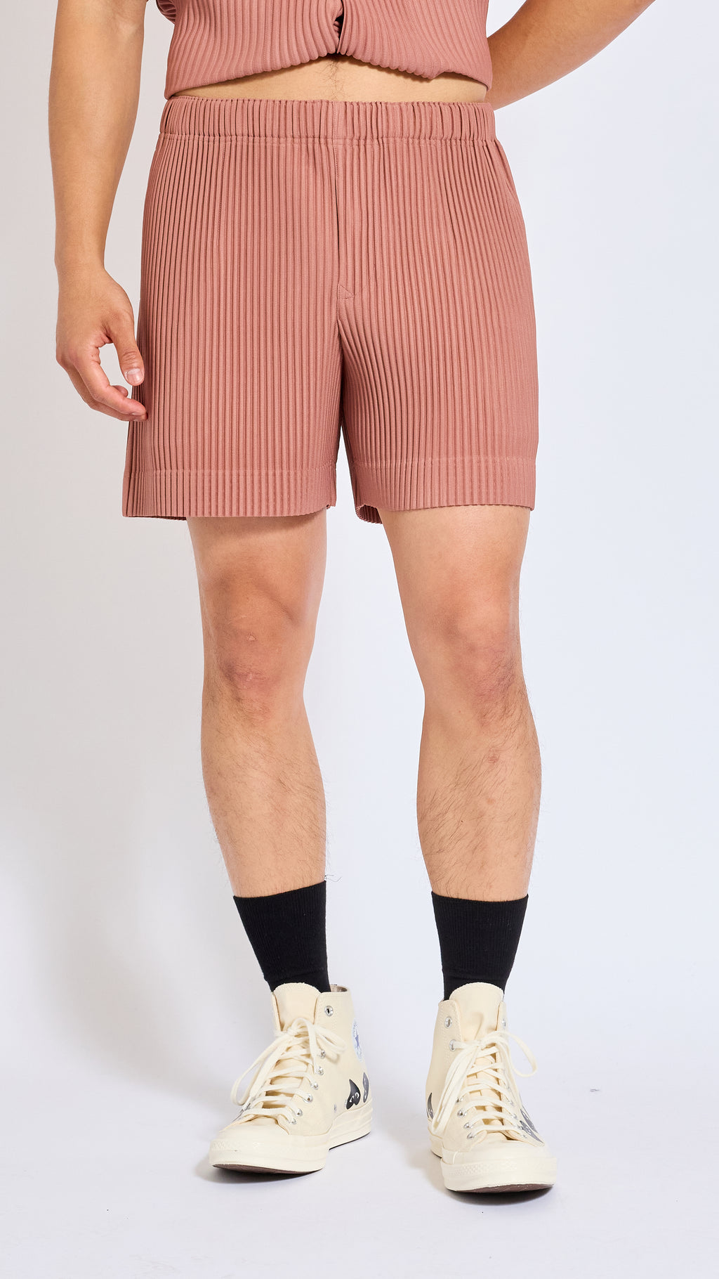 HOMME PLISSÉ ISSEY MIYAKE VANADINITE RED JULY SHORTS