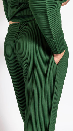 HOMME PLISSÉ ISSEY MIYAKE SEAWEED GREEN AUGUST PANTS