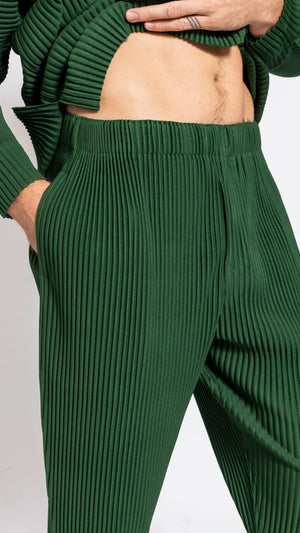 HOMME PLISSÉ ISSEY MIYAKE SEAWEED GREEN AUGUST PANTS