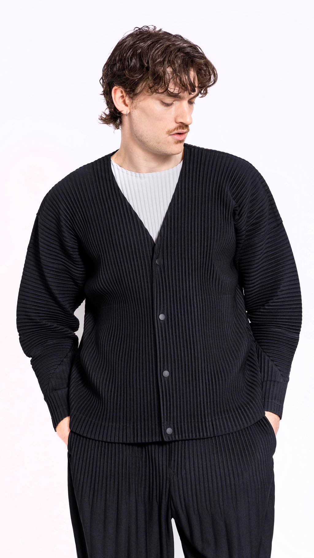HOMME PLISSÉ ISSEY MIYAKE BLACK BASICS CARDIGAN