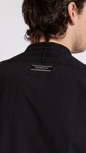 UNDERCOVER BLACK COLLARLESS PULLOVER SHIRT