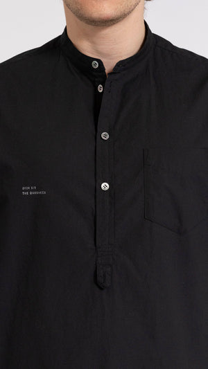 UNDERCOVER BLACK COLLARLESS PULLOVER SHIRT