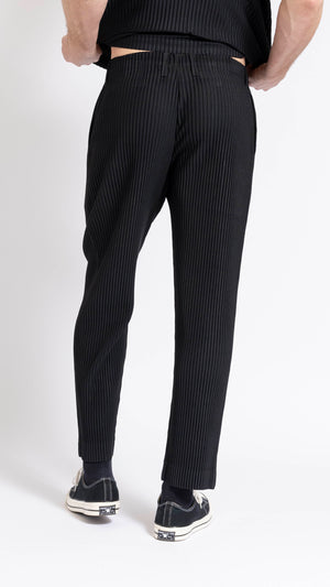 HOMME PLISSÉ ISSEY MIYAKE BLACK BASICS PANTS