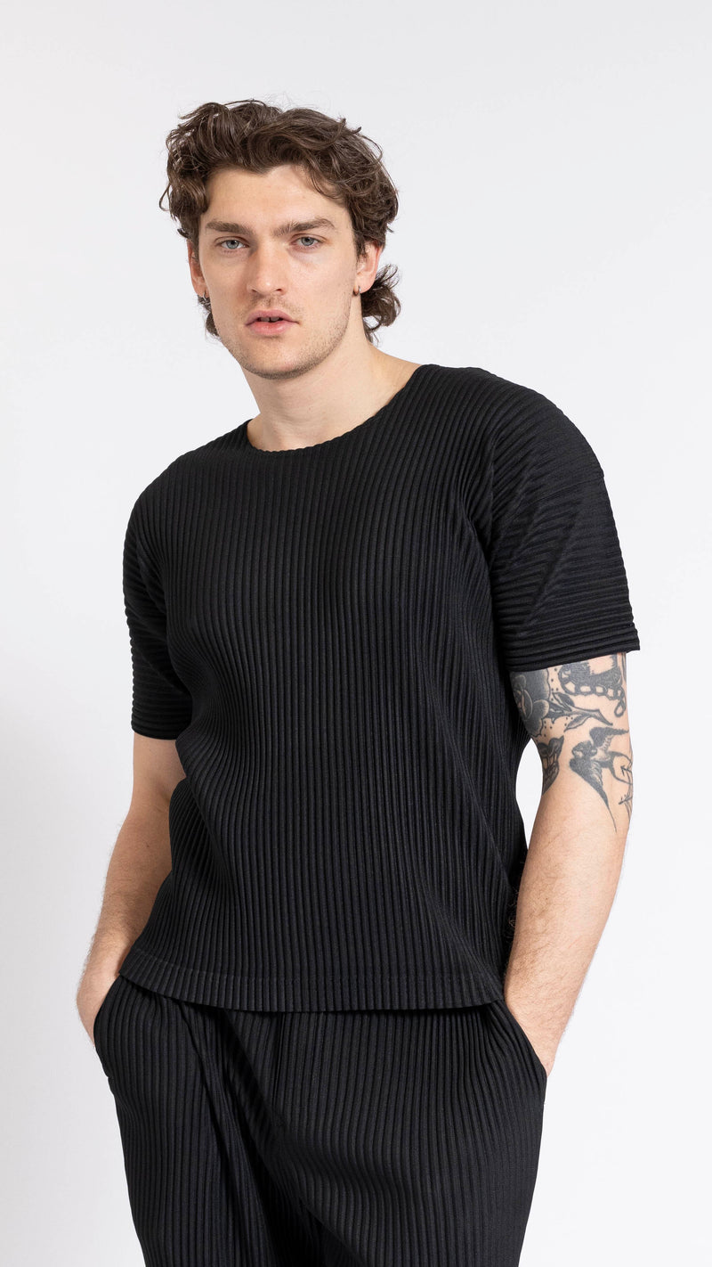 HOMME PLISSÉ ISSEY MIYAKE BLACK BASICS T-SHIRT