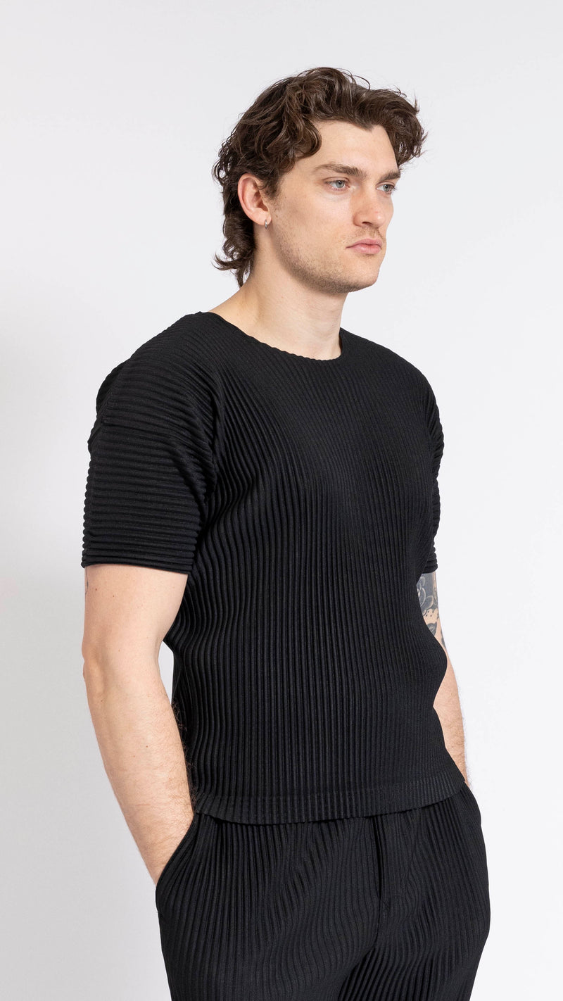 HOMME PLISSÉ ISSEY MIYAKE BLACK BASICS T-SHIRT