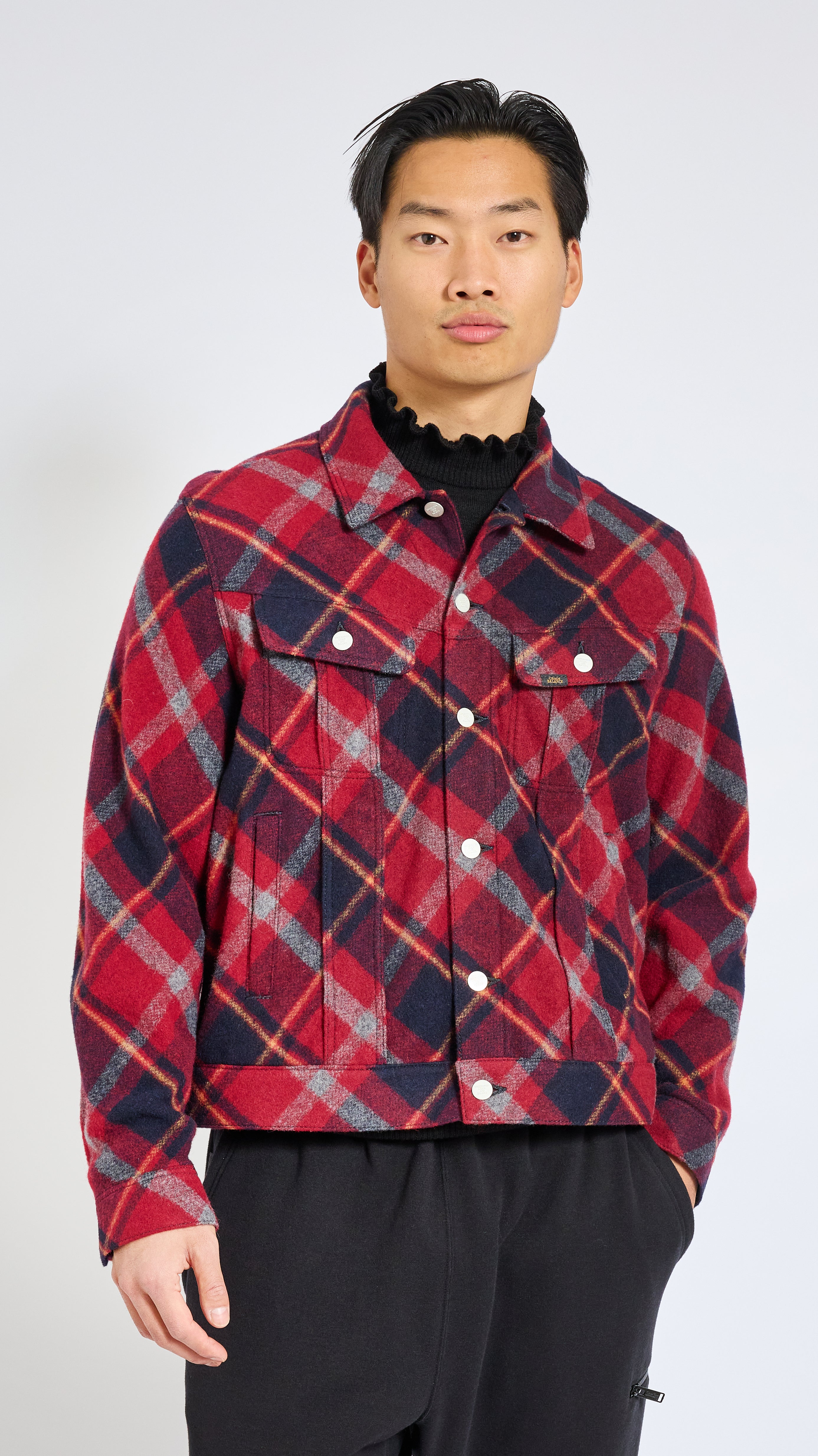 UNDERCOVER – AREA+001
