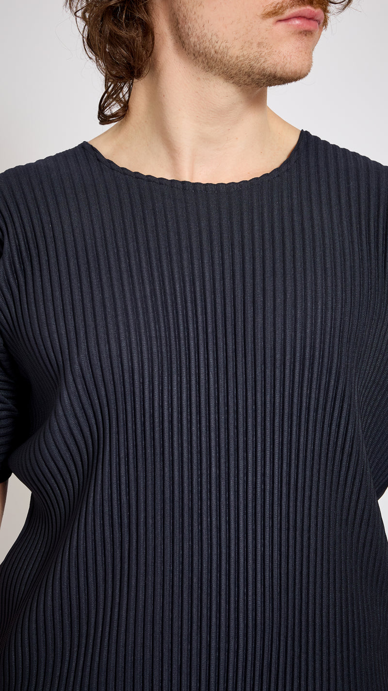 HOMME PLISSÈ ISSEY MIYAKE NAVY BASICS T-SHIRT – AREA+001