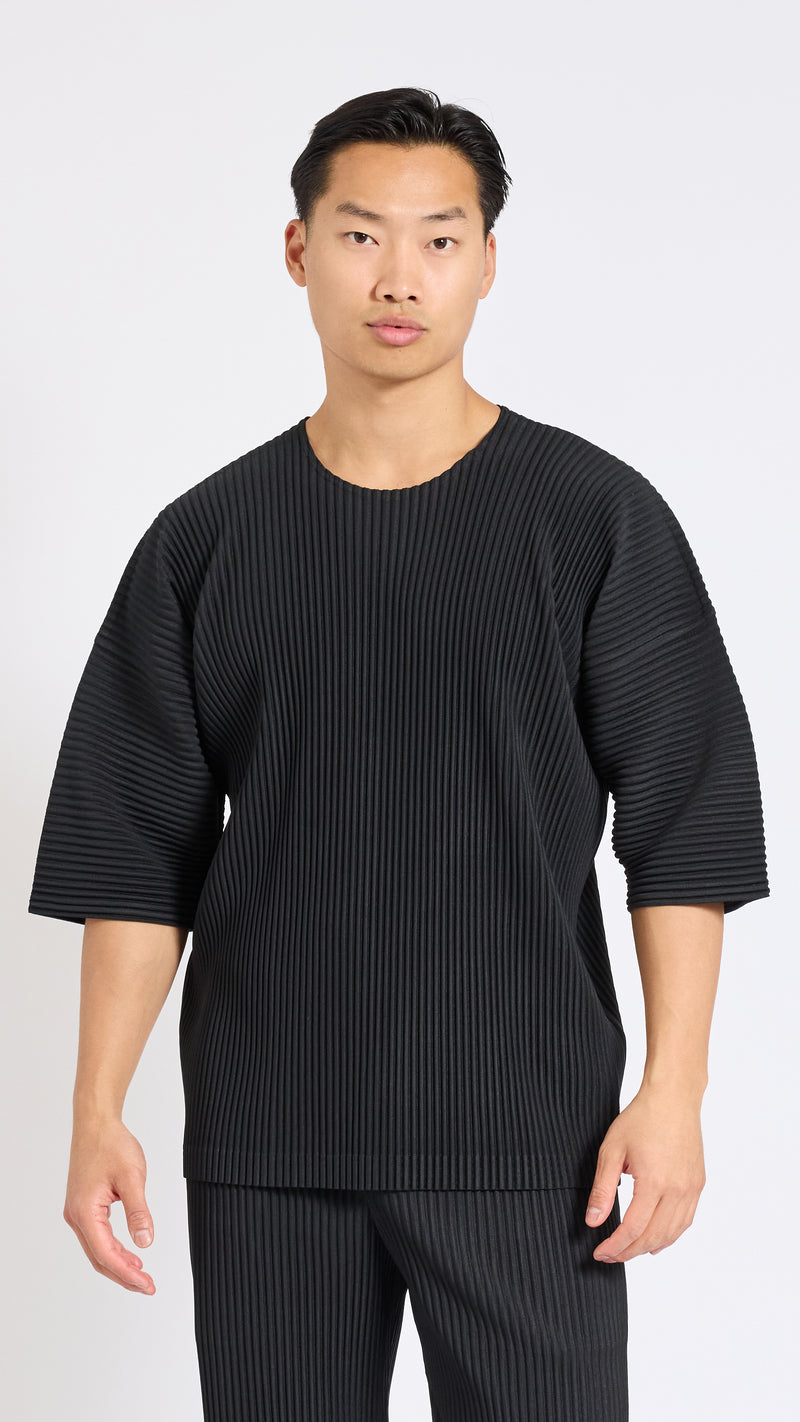HOMME PLISSÉ BLACK BOXY MAY T-SHIRT