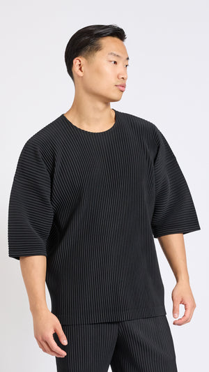 HOMME PLISSÉ BLACK BOXY MAY T-SHIRT