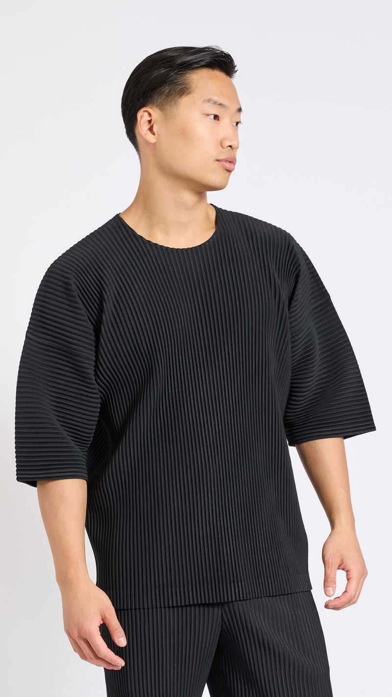 HOMME PLISSÉ BLACK BOXY MAY T-SHIRT