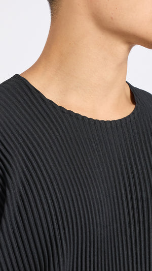 HOMME PLISSÉ BLACK BOXY MAY T-SHIRT