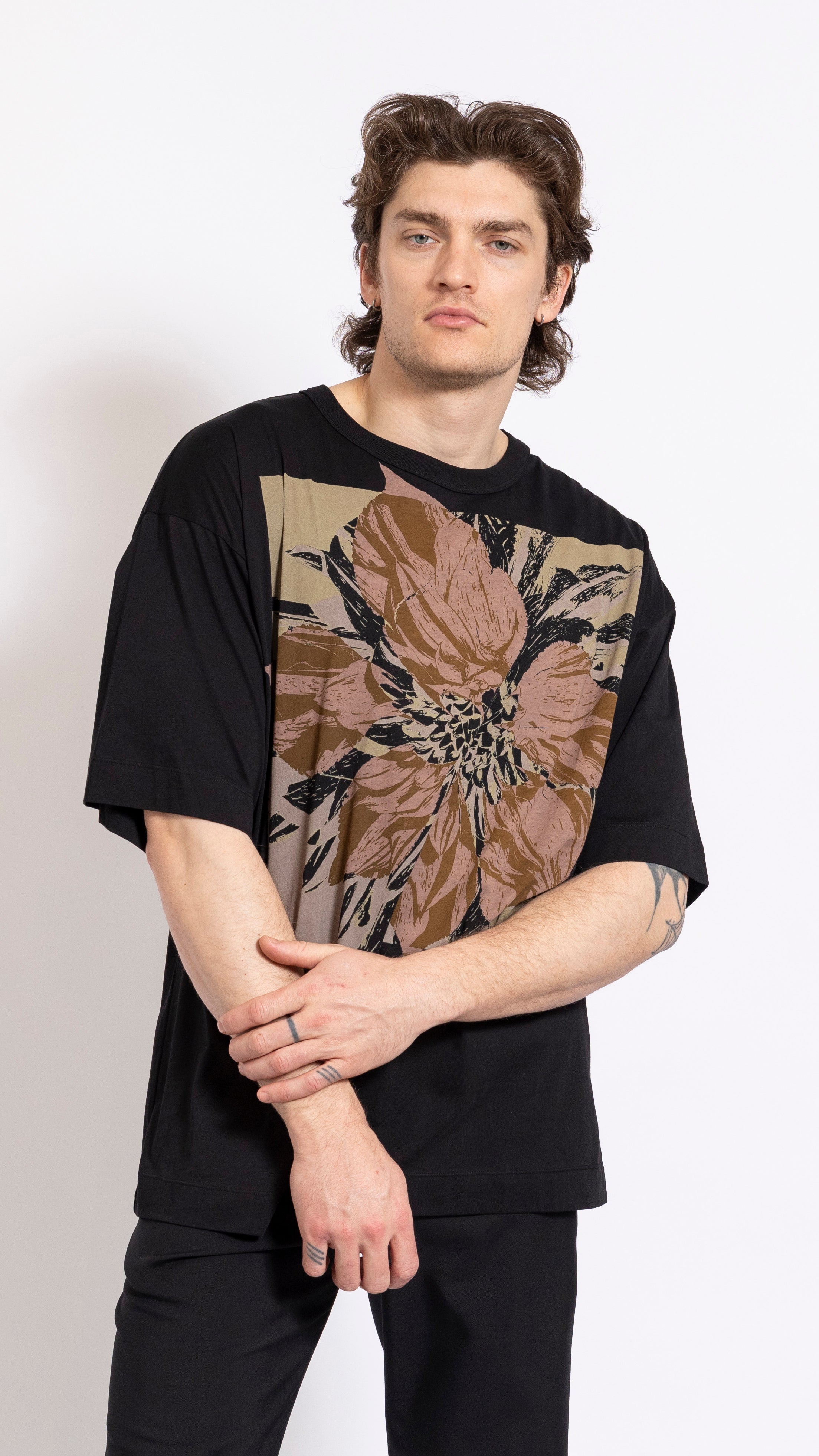DRIES VAN NOTEN | HUIN PRINTED T-SHIRT BLACK 半袖Tシャツ 黑 DRIES VAN NOTEN BLACK BOXY HUIN PRINT T-SHIRT – AREA+001