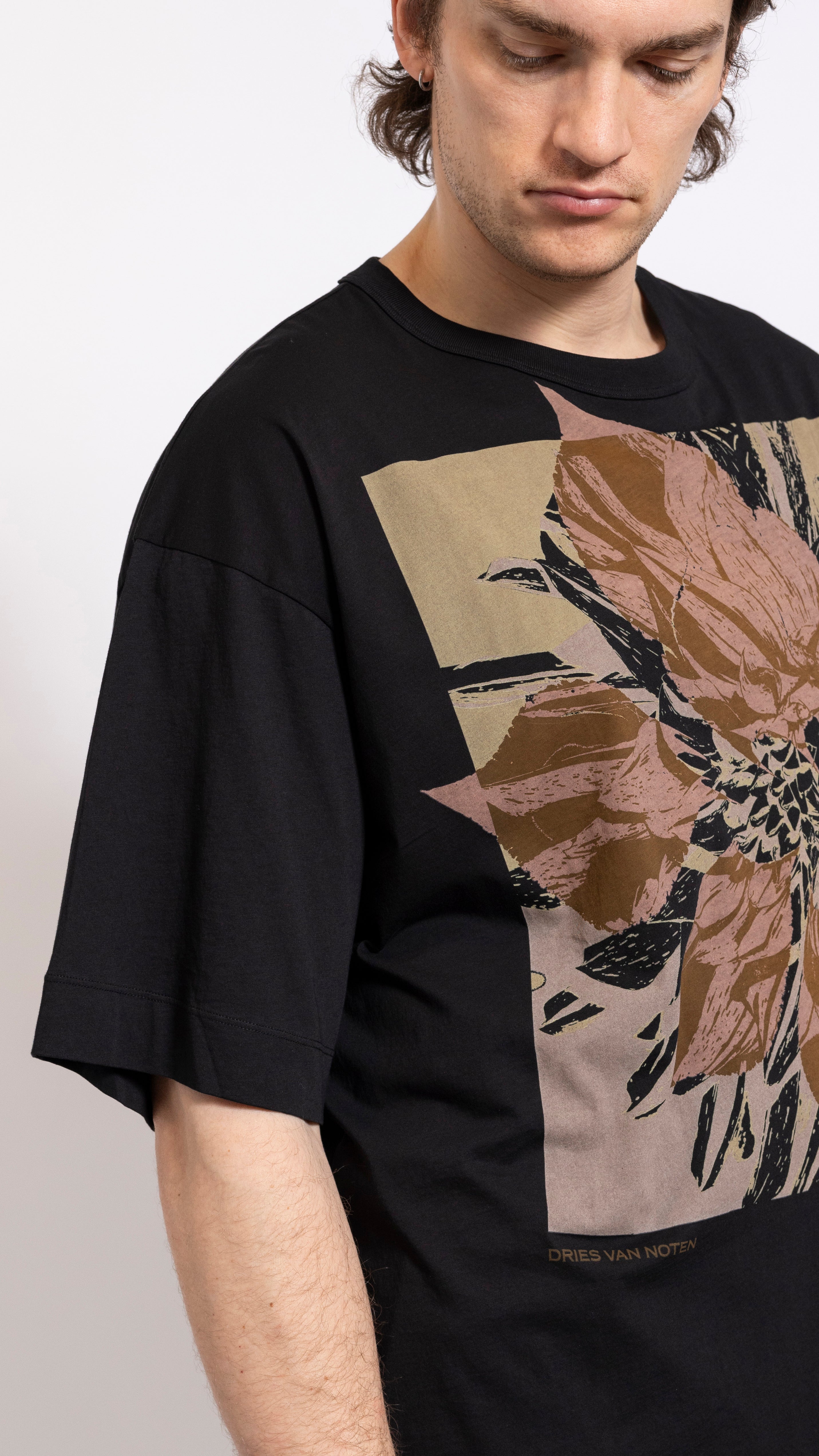 DRIES VAN NOTEN BLACK BOXY HUIN PRINT T-SHIRT – AREA+001 DRIES VAN NOTEN BLACK BOXY HUIN PRINT T-SHIRT – AREA+001
